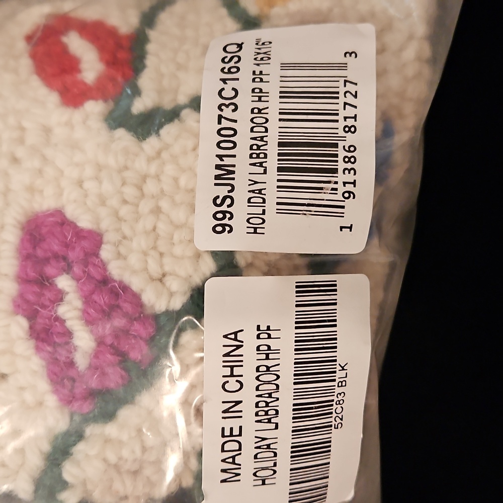 NWT Plow & Hearth Holiday Labrador Dog Wool Throw Pillows - Set Of 2 - Picture 10 of 11